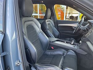 Volvo  T8 R Design Plug-In AWD 7 Sitze PANO HUD AC