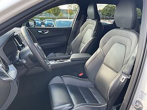 Volvo  B4 Plus Dark AWD ACC 360° Allwetterreifen