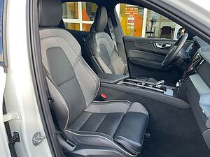 Volvo  B4 Plus Dark AWD ACC 360° Allwetterreifen