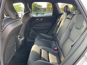 Volvo  B4 Plus Dark AWD ACC 360° Allwetterreifen