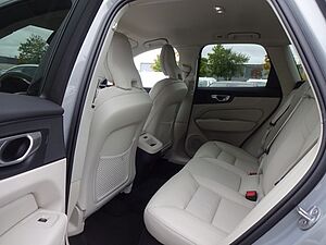 Volvo  B4 Plus Dark 2WD AT Google ACC HK Allwetter