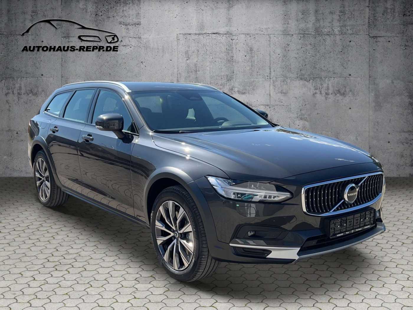 Volvo  B4 AWD Mild-Hybrid, Diesel / Cross Country Plus,