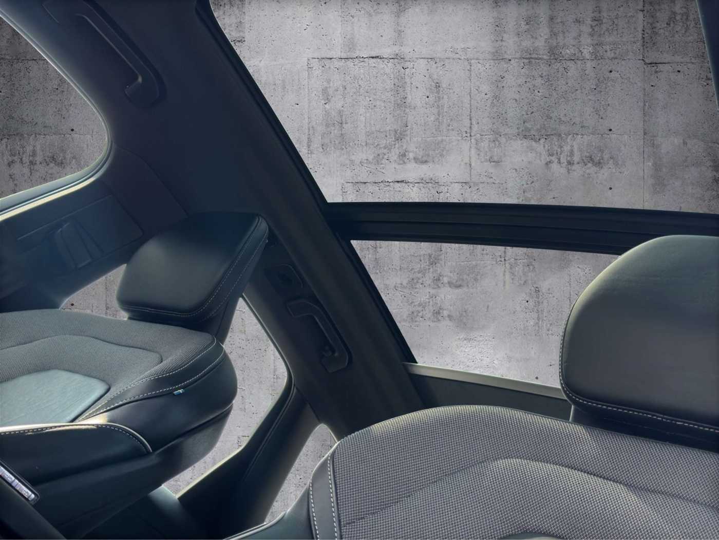 Volvo  T6 AWD R-Design Recharge Plug-In Hybrid