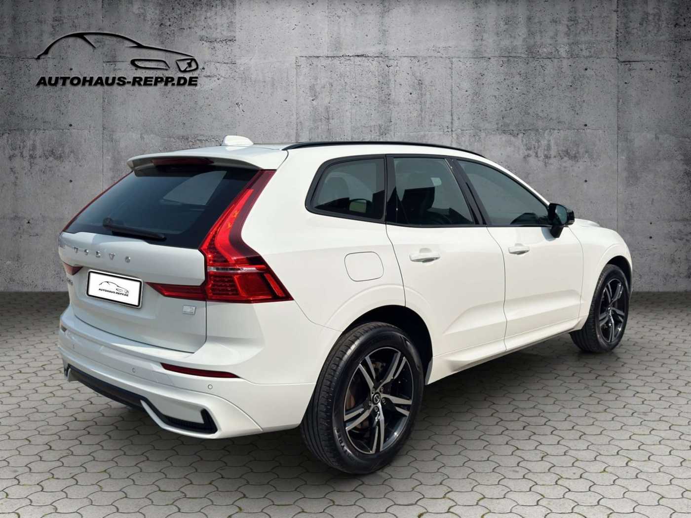 Volvo  T6 AWD R-Design Recharge Plug-In Hybrid