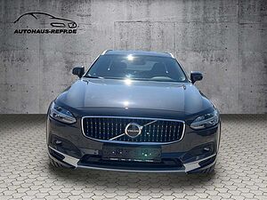Volvo  B4 AWD Mild-Hybrid, Diesel / Cross Country Plus,