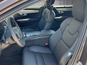 Volvo  B4 AWD Mild-Hybrid, Diesel / Cross Country Plus,