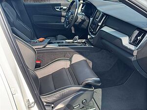 Volvo  T6 AWD R-Design Recharge Plug-In Hybrid