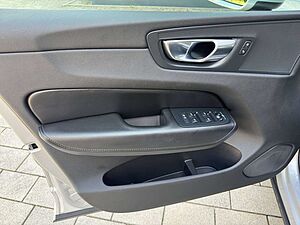 Volvo  B4 Mild-Hybrid DIESEL Momentum Pro