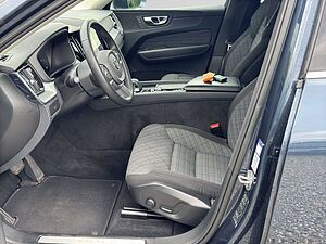 Volvo  B4 Diesel Mild-Hybrid Core 2WD