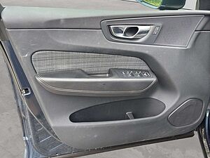 Volvo  B4 Diesel Mild-Hybrid Core 2WD