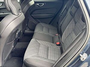 Volvo  B4 Diesel Mild-Hybrid Core 2WD