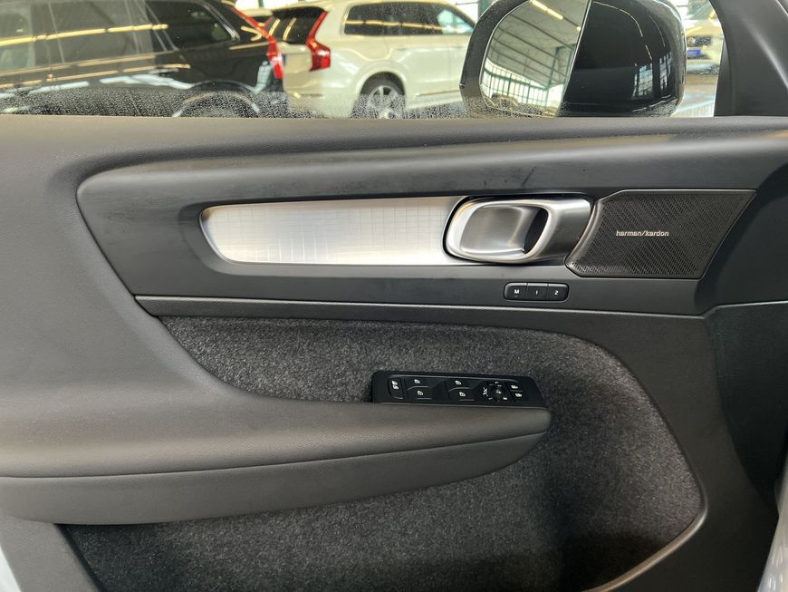 Volvo  Plus Dark