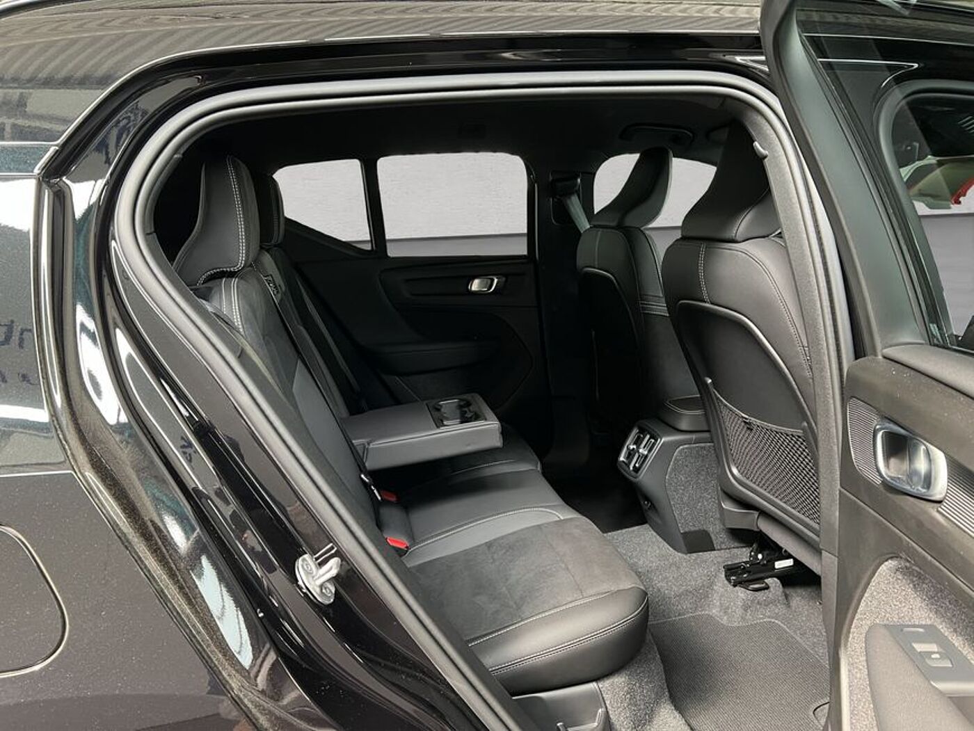 Volvo  Plus Dark