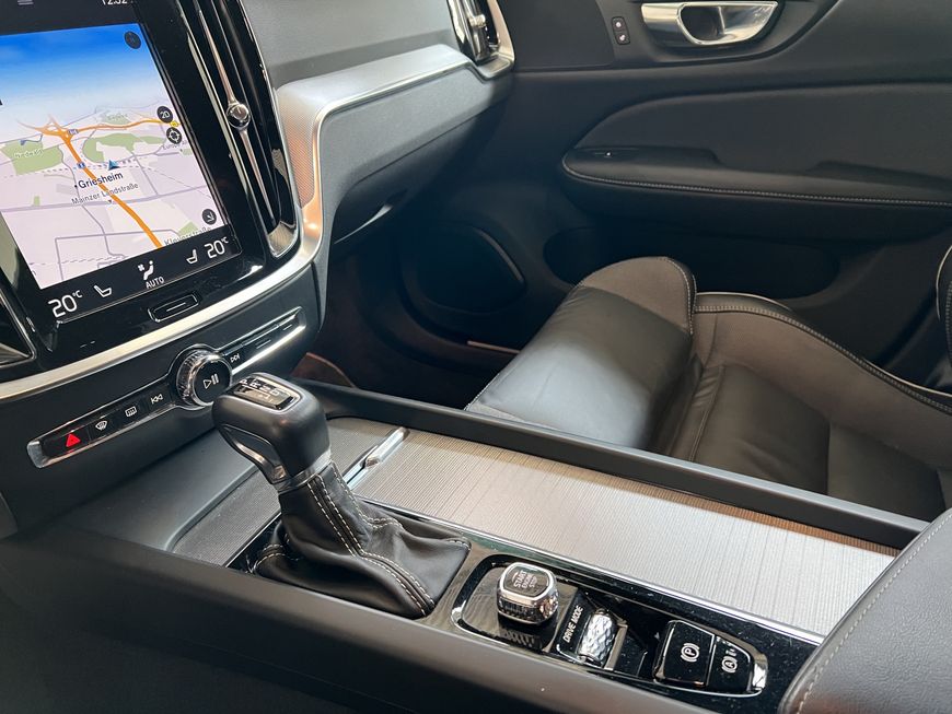 Volvo  T4  Aut PilotAssist BLIS Kamera Navi Voll-LED