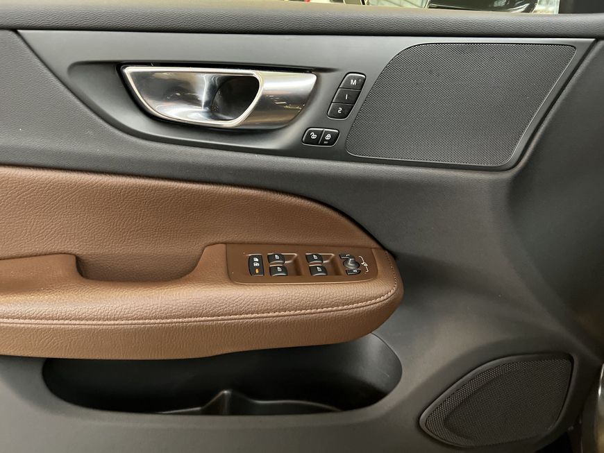 Volvo  T8 AWD Twin-Engine  PilotAssist BLIS