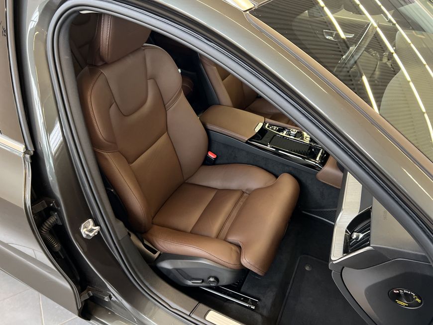 Volvo  T8 AWD Twin-Engine  PilotAssist BLIS