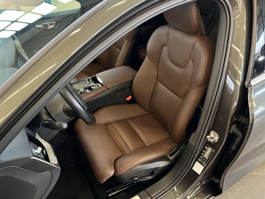 Volvo  T8 AWD Twin-Engine  PilotAssist BLIS