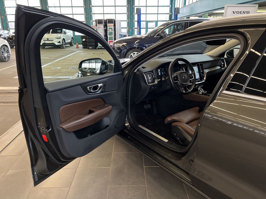 Volvo  T8 AWD Twin-Engine  PilotAssist BLIS