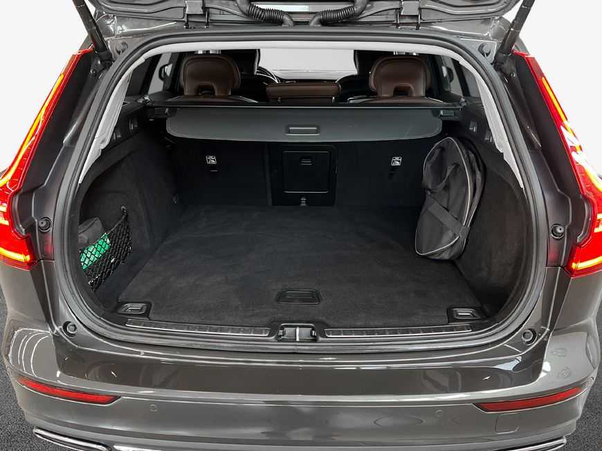 Volvo  T8 AWD Twin-Engine  PilotAssist BLIS