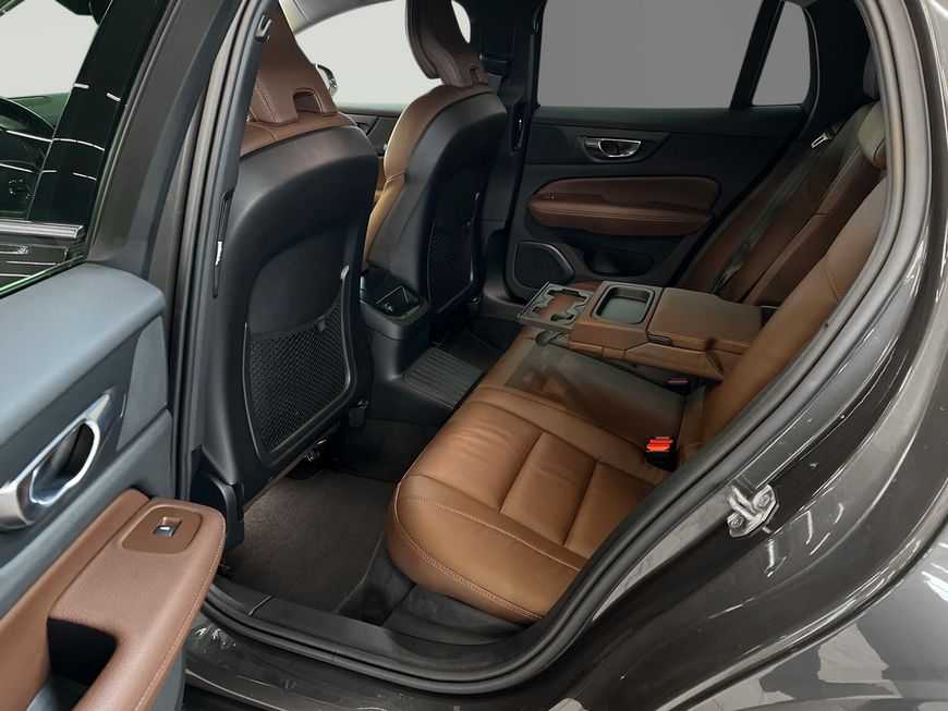 Volvo  T8 AWD Twin-Engine  PilotAssist BLIS