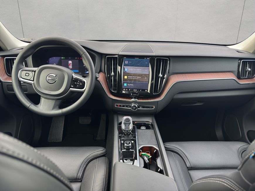 Volvo  Plus Dark