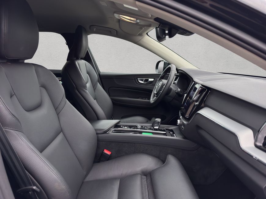 Volvo  Plus Dark