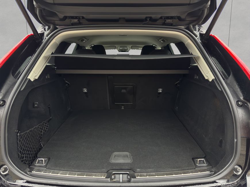 Volvo  Plus Dark