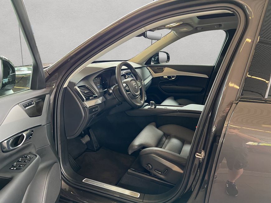 Volvo  Plus Dark