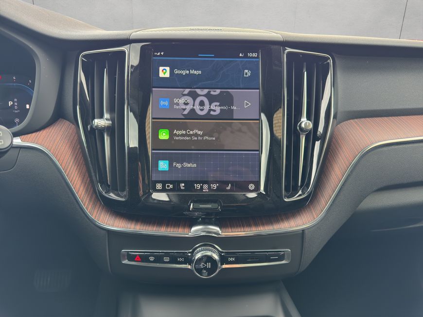 Volvo  Plus Dark