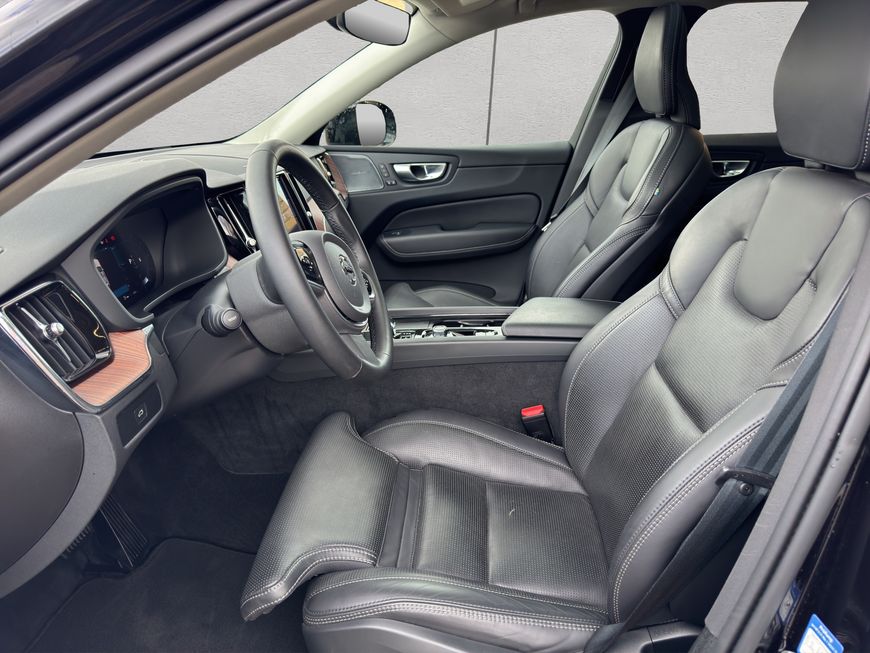 Volvo  Plus Dark