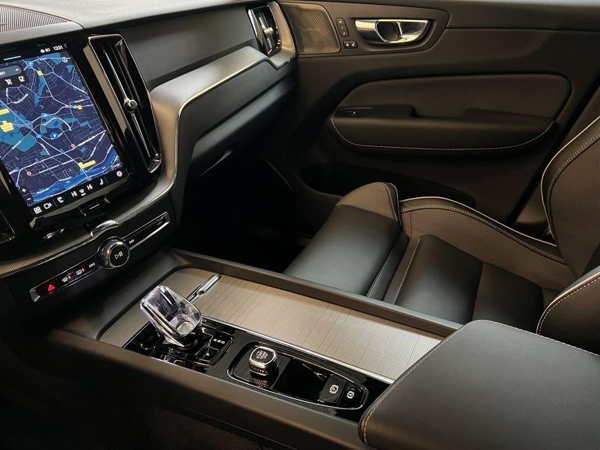 Volvo  Plus Dark