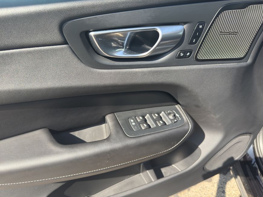 Volvo  Plus Dark