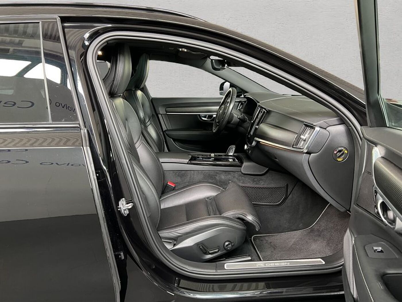Volvo  R Design