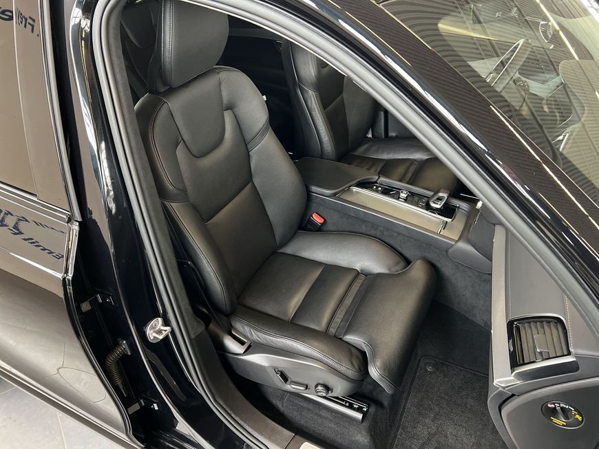 Volvo  Ultimate Dark
