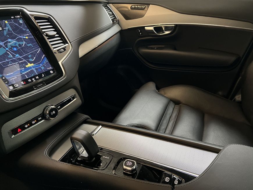 Volvo  Ultimate Dark