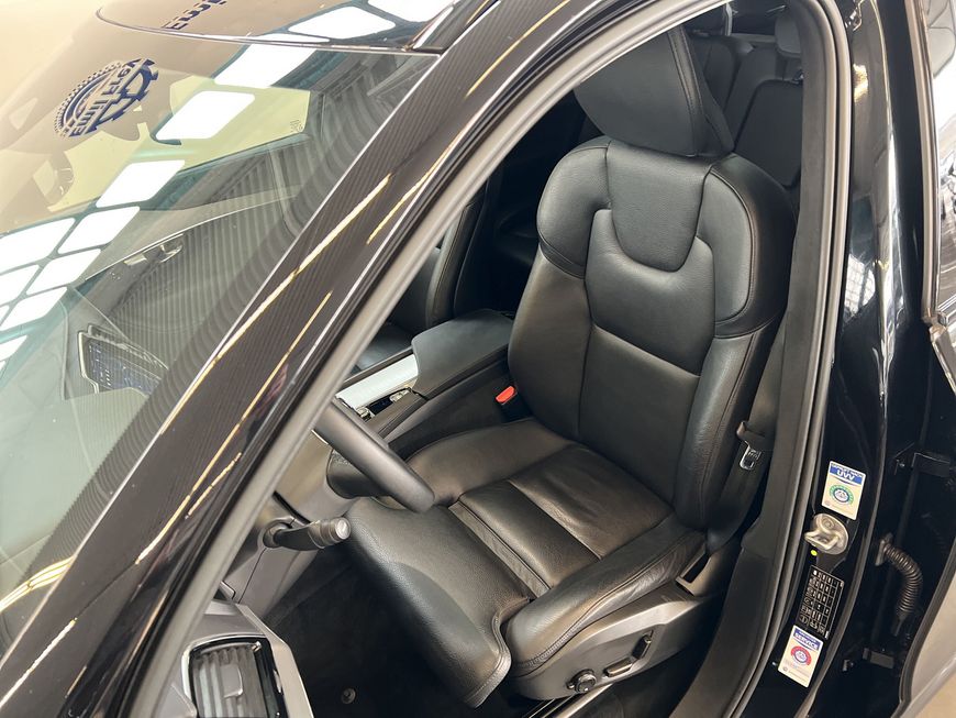 Volvo  Ultimate Dark