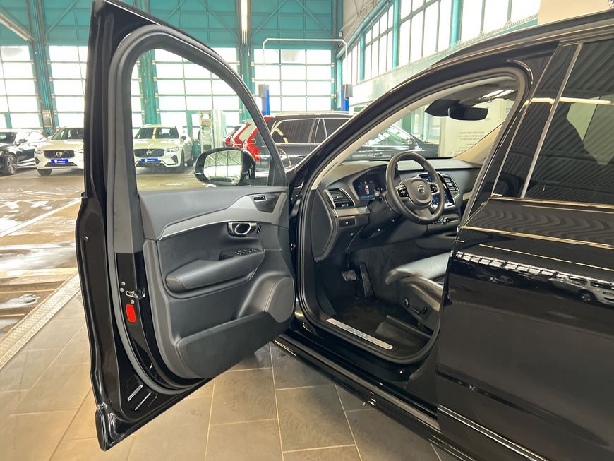 Volvo  Ultimate Dark