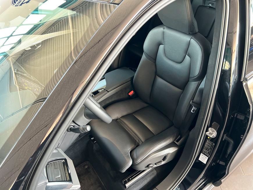 Volvo  Ultimate Dark