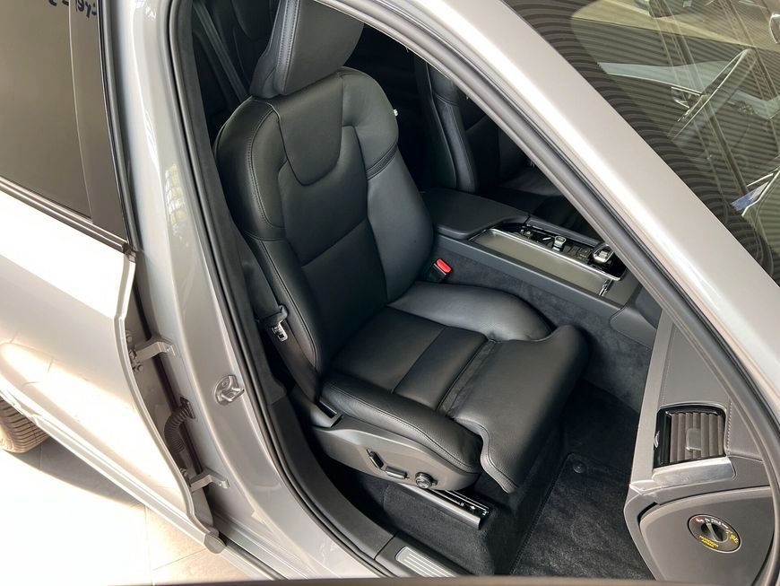 Volvo  Ultimate Dark
