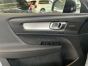 Volvo  Plus Dark