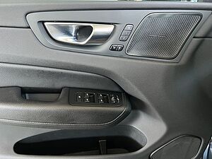 Volvo  B4 AWD  Aut Glasd BLIS HeadUpDisplay