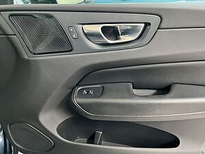 Volvo  B4 AWD  Aut Glasd BLIS HeadUpDisplay