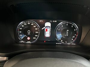 Volvo  T4  Aut PilotAssist BLIS Kamera Navi Voll-LED