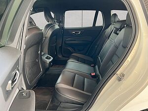 Volvo  T4  Aut PilotAssist BLIS Kamera Navi Voll-LED