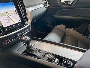 Volvo  T4  Aut PilotAssist BLIS Kamera Navi Voll-LED