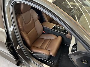 Volvo  T8 AWD Twin-Engine  PilotAssist BLIS