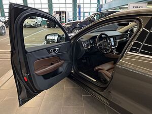 Volvo  T8 AWD Twin-Engine  PilotAssist BLIS