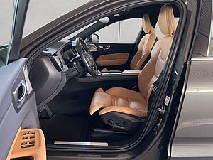 Volvo  T8 Twin-Engine AWD  Glasd PilotAssist