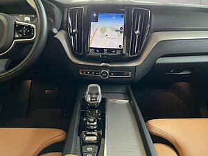 Volvo  T8 Twin-Engine AWD  Glasd PilotAssist