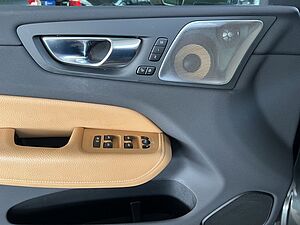 Volvo  T8 Twin-Engine AWD  Glasd PilotAssist